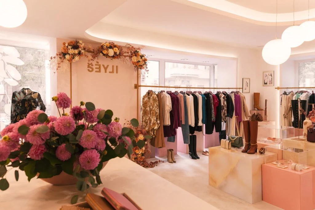 SÉYLI boutique interior with blush flowers and clothing rails
